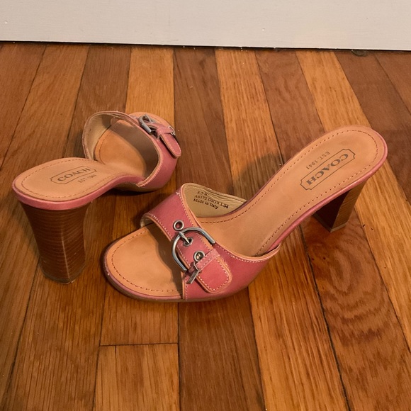 Vintage coach hilled sandals in pink - Picture 3 of 4